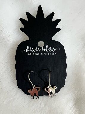 Dixie Bliss Cat Dangle Earrings -Silver